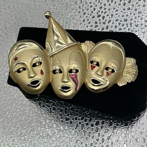 Vintage Matte Sad Crying Clowns Brooch Pin Gold Tone Metal Red Enamel Festive - Picture 1 of 6